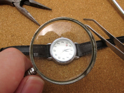 「一気に新品同様に！？」時計のガラスに傷が付いた場合の磨き方