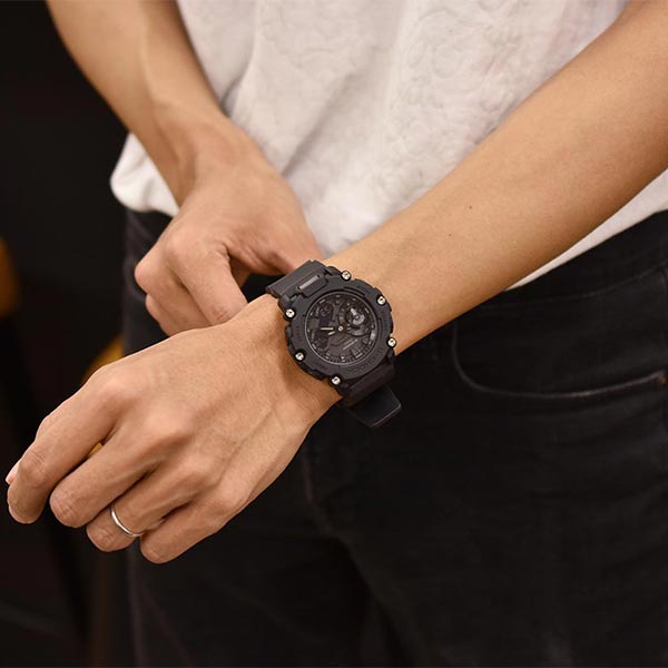 カシオ Gショック G-SHOCK  GA-2200BB-1AJF メンズ