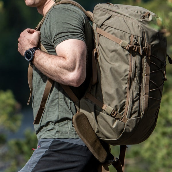 スント SUUNTO CORE ALPHA STEALTH SS050504000 ユニセックス