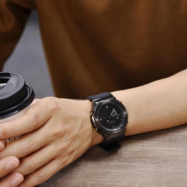 カシオ Gショック G-SHOCK BB edition GM-2100BB-1AJF メンズ