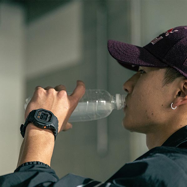 カシオ Gショック G-SHOCK G-SQUAD DW-H5600-1JR メンズ
