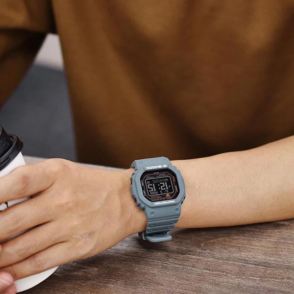 カシオ Gショック G-SHOCK G-SQUAD DW-H5600-2JR メンズ