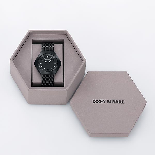 イッセイミヤケ ISSEYMIYAKE NYAM001 ユニセックス