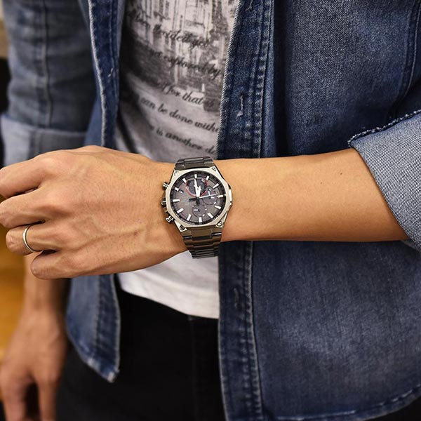 カシオ エディフィス EDIFICE Super Slim High Spec Chronograph Bluetooth EQB-1100YDC-1AJF メンズ