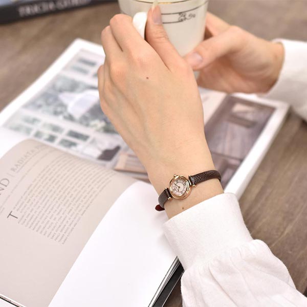 シチズン キー Kii: エコ・ドライブ ラウンドモデル Cal.G626 EG7083-04W レディース