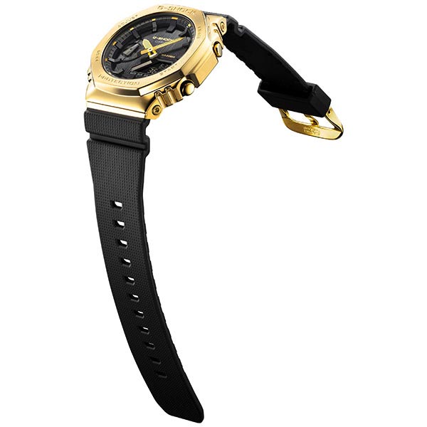 カシオ Gショック G-SHOCK METAL COVERED BLACK × GOLD GM-2100G-1A9JF メンズ