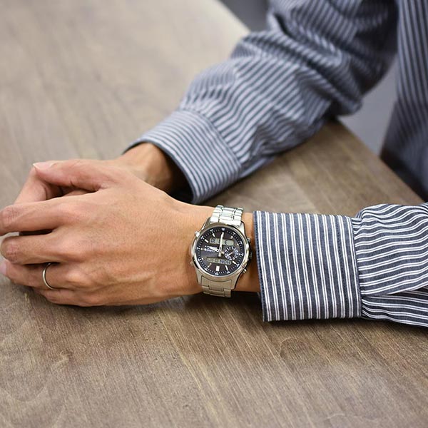 カシオ リニエージ LINEAGE ソーラー電波 LCW-M300D-1AJF メンズ