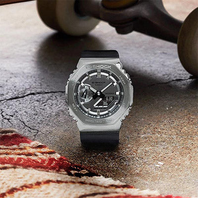 カシオ Ｇショック G-SHOCK  GM-2100-1AJF メンズ