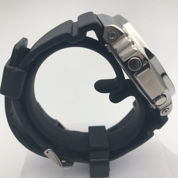 中古　カシオ　ジーショック　GM-2100-1AJF、 おまけ　金属バンド G-SHOCK シルバー メタルベゼル GM-2100-1AJF メンズ 腕時計